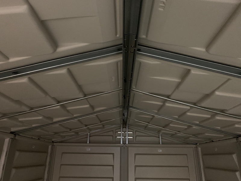 Duramax YardMate Plus 5'x8' - Backyard Oasis close up details of roof support inside